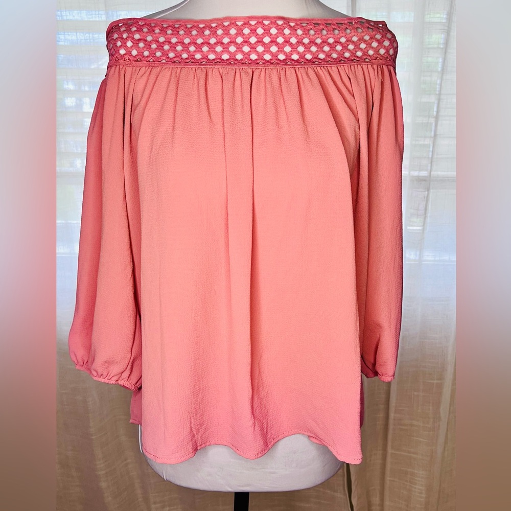 Off-Shoulder with Lattice Like Design and Elasticized Cuffs, Relaxed Fit, Sz M